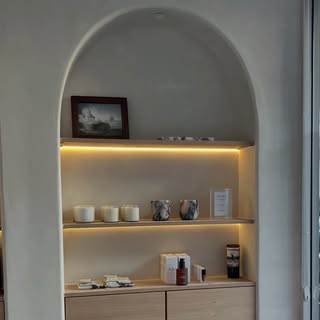 Absolutely drooling over this AURA display at @lessismoreesd - if you’re in the San Diego area, be s