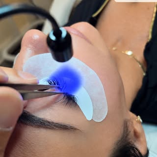 Ever wonder what makes UV-cured lash extensions different? 👁️✨

Blink Aesthetics’ UV lash system us