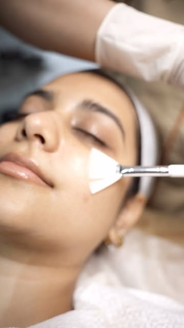 Long weekend plans? Start with skin polishing.

#Kaya #KayaClinics #SkinPolishing #SkinPolishing 

T