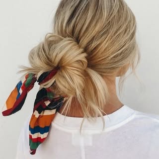 ✨Nuevo en el BLOG✨👉🏼 10 ideas de peinado para este verano.

Te presentamos nuestras propuestas par