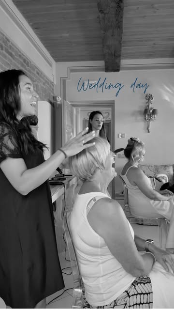 Un tuffo nella giornata di sabato:
Dietro le quinte di un matrimonio 💫

Preparazione della sposa e 