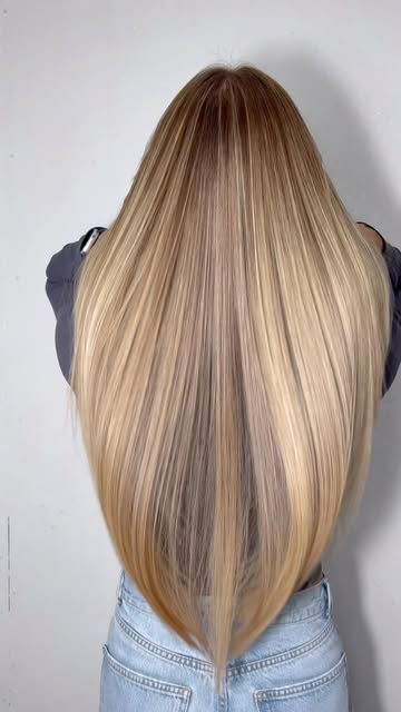 Schiariture naturali per Beatrice ✨

Abbiamo esaltato i bellissimi capelli lunghi di Beatrice realiz
