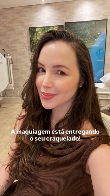 A maquiagem pode estar evidenciando uma mudança que já aconteceu na sua pele.👇🏻

Você passa o corr