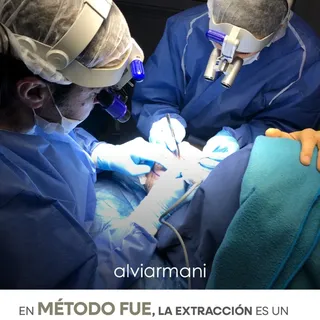 😊🙌 En Alvi Armani cada extracción en el Método FUE es realizada por un cirujano, priorizando la pr