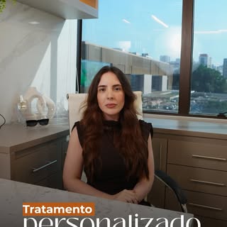Cada queda de cabelo tem uma história.

Tem gente que começa a perceber mais fios no travesseiro, ou