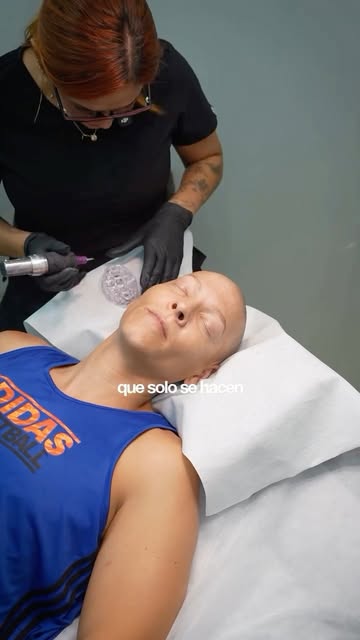 Le hicieron unas cejas de chica y no, no es lo mismo.

Carlos llegó a mí después de pasar por otro c