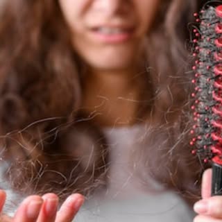 90% लोक चुकीची hair treatment घेतात… 😳
कारण ते कारण (root cause) न समजता solution शोधतात!
Hair fall