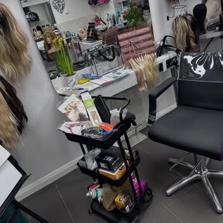 All set up ready for hair extension training - tapes and nanos 👩‍🎓

I offer fully accredited hair 