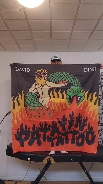 My shop banner finally came in! 🫡

Along with painting flash, I also have a love for vector illustr