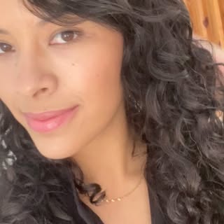 Para você ver que é possível finalizar o cabelo em cinco minutos!
Com participação especial no áudio