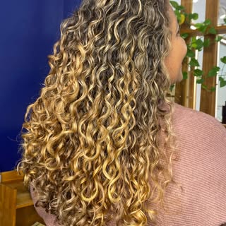 Recuperar um cabelo é muito bom, mas ver a autoestima das nossas clientes…Isso não tem preço!

#qued