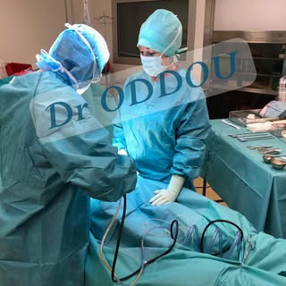 Le Dr ODDOU et l'Aide opératoire, un binôme essentiel! 
#medecineesthetique #estheticmedicine #chiru