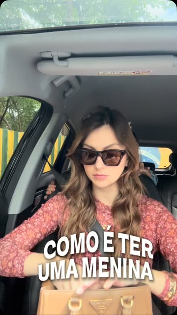Ter filha menina é ter uma personal stylist de 4 anos usando suas coisas sem autorização!