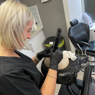 First Scalp Micro-pigmentation training at Scalp Therapy Scotland complete 😎🖤

Well done to new SM