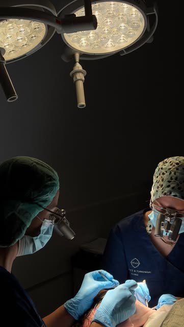 Gdybym jutro zaczął łysieć, nie zacząłbym od przeszczepu włosów.

Najpierw diagnoza. Trzeba ustalić,