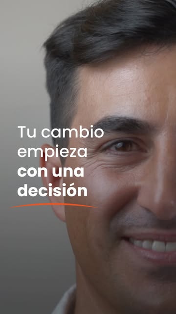 Hay decisiones que parecen pequeñas… y terminan cambiándolo todo.

El diagnóstico capilar es tu opor
