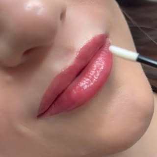 Full, naturally shaped and well-groomed lips, and yet something is missing?

When working with my cl