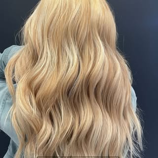 Save this photo for your hair inspiration 🤭  #blonde #strawberryblonde #albertasalon #labiosthetiqu