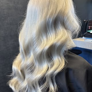 Soft dimension, seamless blend, elevated blonde ✨

Be sure to secure your summer hair appointments b