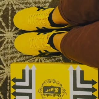 Yellow for the bold. White for the classic.
I picked both.💛🤍
#onitsukatiger #mexico66sd #viralreel