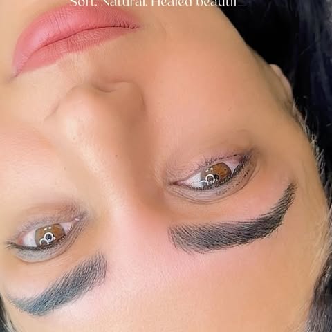 She hadn’t had brows in 3 years.

Alopecia had completely changed her brows.

We started almost from