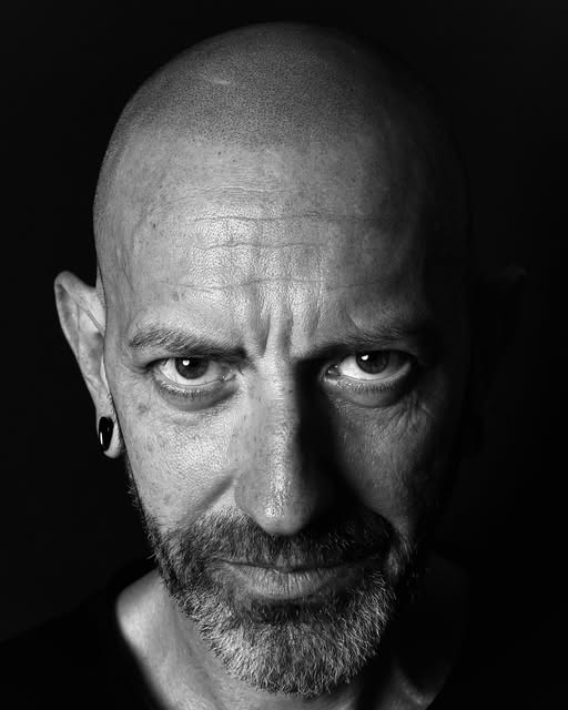 PRIMERA SESIÓN

Lo primero que cambia es la mirada.

Todavía queda mucho por construir.

Más densida