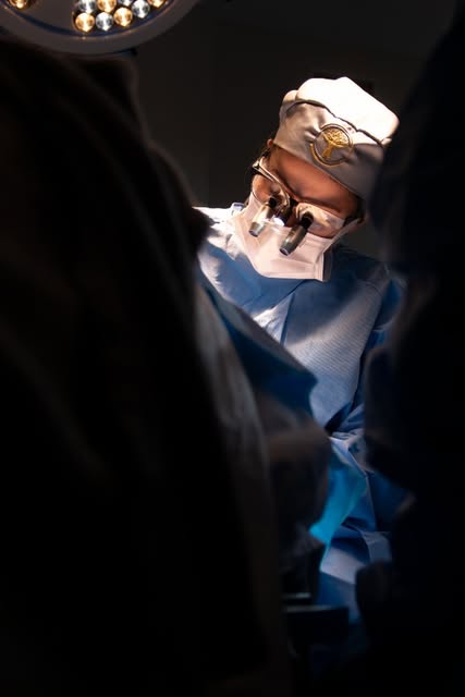 O transplante capilar dura para sempre? Vou ser honesta: não exatamente. 👇

Os folículos transplant