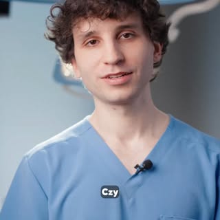 💬 Czy włosy wypadają po przeszczepie?
Tak – i jest to całkowicie normalna część procesu.
🔹 U ponad