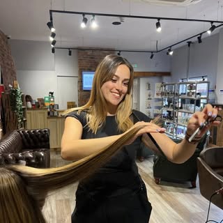 A little about me!💓

I’ve been hairdressing for over 10 years, and I’ve had the privilege of workin