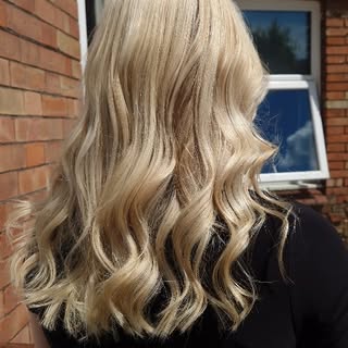 Golden Blonde ☀️

Warm, rich, sunlit tones—perfect for glowing skin and soft dimension☀️🌻