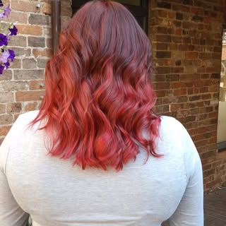 🌹Red Refresh 🌹
Turn heads with the colour that never fades into the background. A red refresh revi