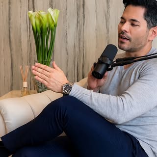 Hablemos del ácido hialurónico… sin filtros. 🎙️

Todo lo que deberías saber antes de aplicártelo, e