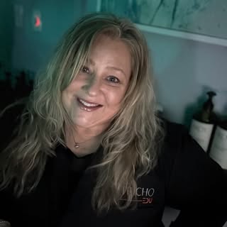 Meet Kimberly, the Founder & Owner of La Dolce Vita Salon and Scalp Wellness by Kimberly.  She welco