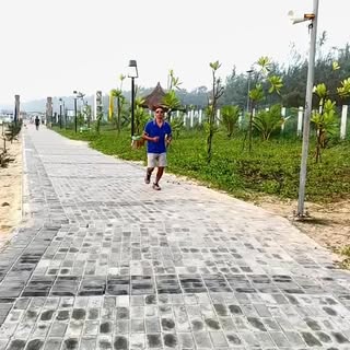 Do you walk or jog few kilometres every day ? If not, this is the best time to start. Few advices fo