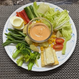 Salad is one of my favourite dinner. Vegetable blanched with full retention of nutrients and fibres,