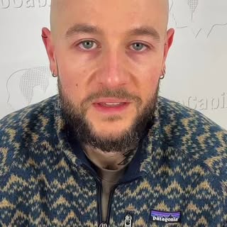 Emanuel est venu de Paris, en France, pour visiter sa sœur et montrer à quel point son traitement SM