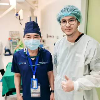 อีก 1 แรงบันดาลใจ ที่ได้รับจากงาน AAHRS ครั้งนี้ คือ ได้มาเรียน Live Surgery Workshop ซึ่งมีเคสนึงที