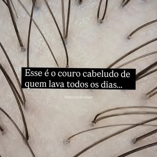 🚨 Você pode estar lavando o cabelo menos do que o seu couro cabeludo precisa.

“Eu não lavo todos o