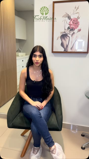 Mais do que tratar a queda de cabelo, é cuidar da autoestima.
Hoje, a Emily conta como foi sua exper