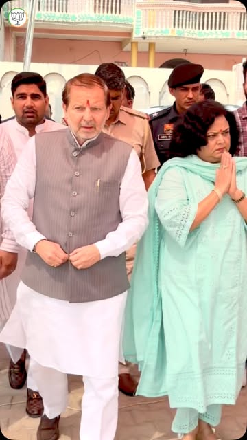 “सेवा संकल्प अभियान” के तहत आज धर्मपत्नी डॉ. रीटा शर्मा जी के साथ गांव बादली स्थित दादा सारंग देव चौ