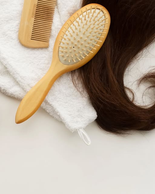 Did you know your choice of hairbrush can affect the structural integrity of your hair?

Trichologis