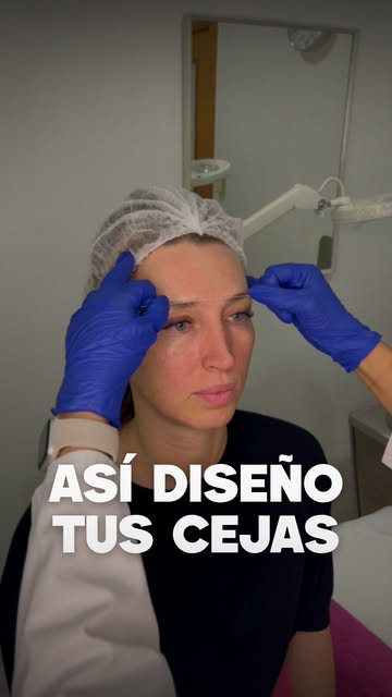 Lo que estás viendo ocurre antes de empezar a micropigmentar. 📐🤍
Es el mapeamiento de cejas, y es 