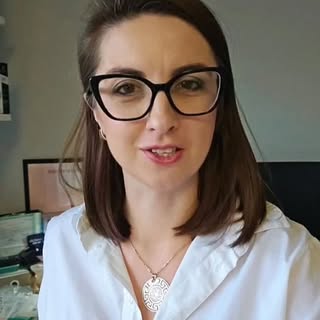 Dietetyczne grzechy u podopiecznych trychologicznych. 
Włosy potrzebują białka, witamin i wody do pr