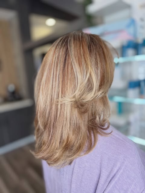 From unintentional brass > intentional warmth🤎

@ultrahairsolutions 

#halifaxnovascotia #hair #dar