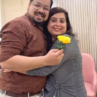 🎉 Birthday vibes but make it skincare! 😎
Dr. Ankur’s all set to party, but Dr. Priya says – “Glow 