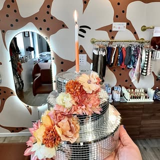 🎂 1 an 🎂

Ça y est, @lesalondariane souffle sa première bougie 🥰

J’ai à la fois l’impression d’a
