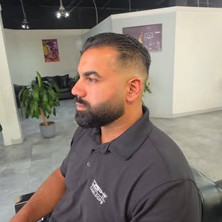 Does this haircut look good ?

KAMLOOPS 📍

#Barber
#explorepage #mensfashion #barbershop #vancouver