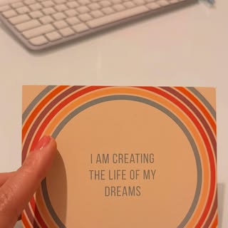 Hoy esta tarjeta me recordó que crear la vida que soñamos es un trabajo de todos los días.

Me gusta