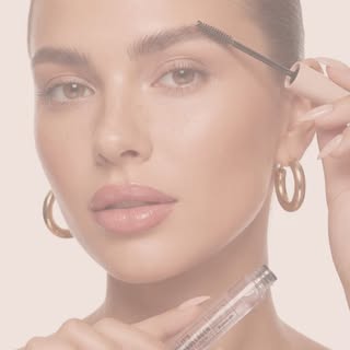 Antes de comenzar cualquier diseño de cejas, hay un paso que para mí es imprescindible: dibujarlas p
