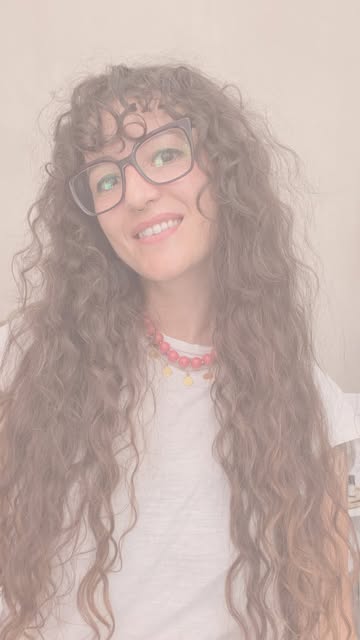 Brow Therapy nace de una historia muy personal.

Durante años vi cómo mi madre perdía todo su pelo a
